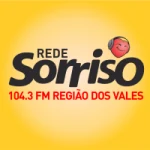 Logo da rádio Rádio Sorriso 104.3 FM ao vivo online