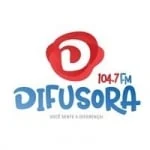 Logo da rádio Rádio Difusora 104.7 FM ao vivo online