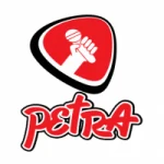 Logo da rádio Petra FM ao vivo online
