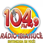Logo da rádio Rádio Ibiassucê 104.9 FM ao vivo online
