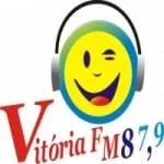 Logo da rádio Rádio Vitória FM ao vivo online